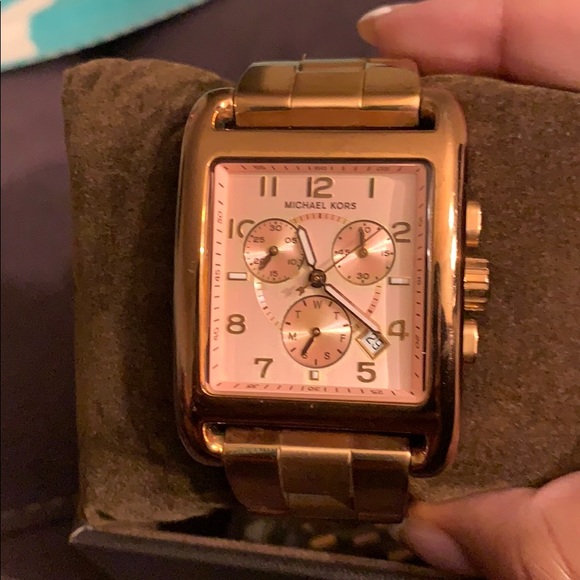 Michael Kors Rose Gold watch - Picture 1 of 4
